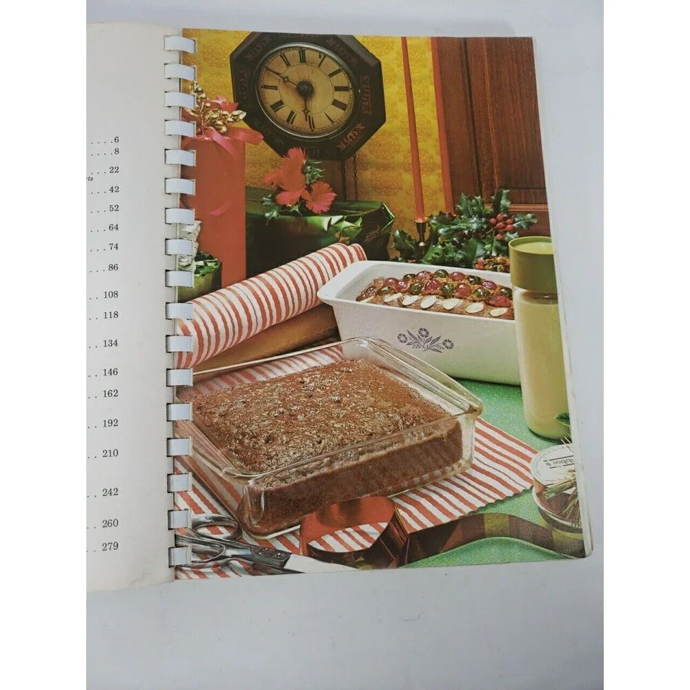 Holiday Cookbook Assemblies of God Women 900 Recipes for All Holidays VTG 1971